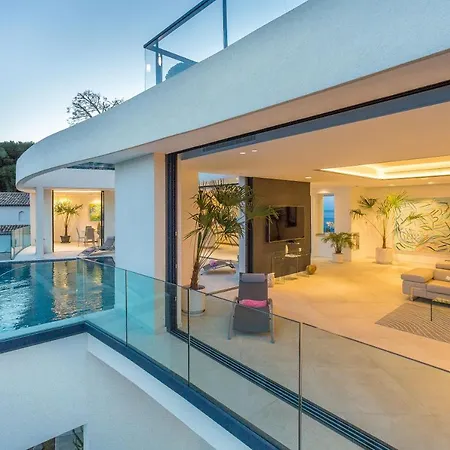 Villa Paradise *